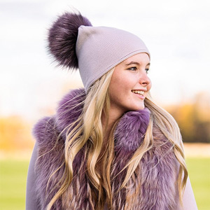 Model wearing Lindo F fur accessories